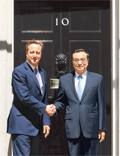 6月17日，國務(wù)院總理李克強(qiáng)在倫敦唐寧街10號首相府同英國首相卡梅倫舉行中英總理年度會晤。新華社記者 李 濤攝 