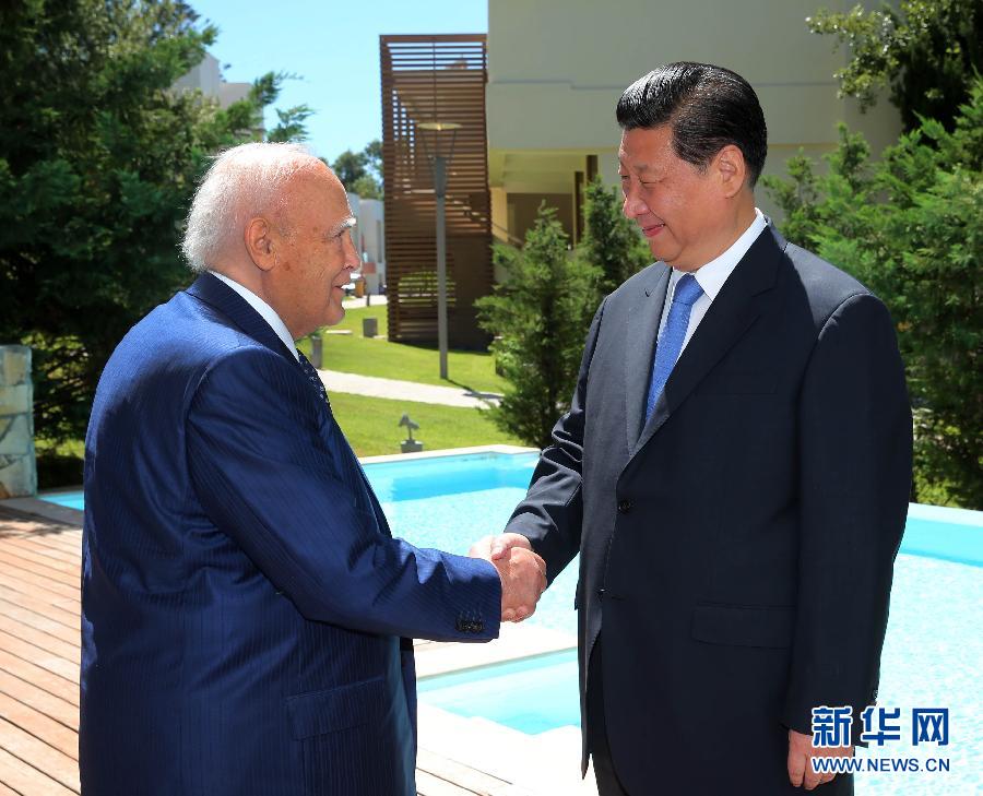 7月13日，中國國家主席習(xí)近平在希臘羅德島會(huì)見希臘總統(tǒng)帕普利亞斯。 新華社記者 蘭紅光 攝