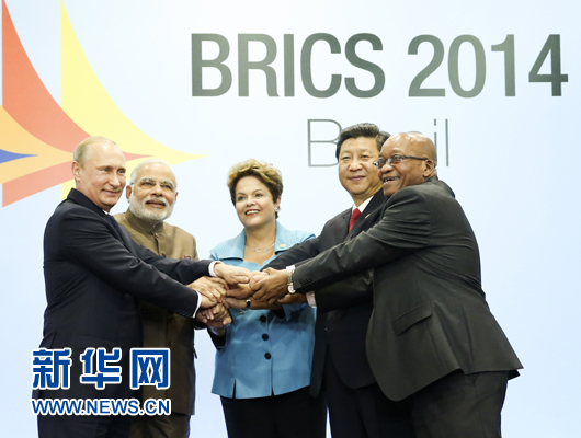 這是習近平同出席會晤的巴西總統(tǒng)羅塞夫、俄羅斯總統(tǒng)普京、印度總理莫迪、南非總統(tǒng)祖馬合影。新華社記者 蘭紅光 攝