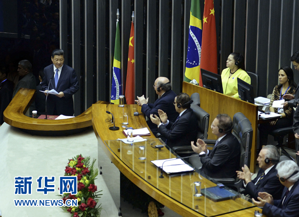 7月16日，國家主席習(xí)近平在巴西國會發(fā)表《弘揚(yáng)傳統(tǒng)友好共譜合作新篇》的演講。 新華社記者 劉建生 攝