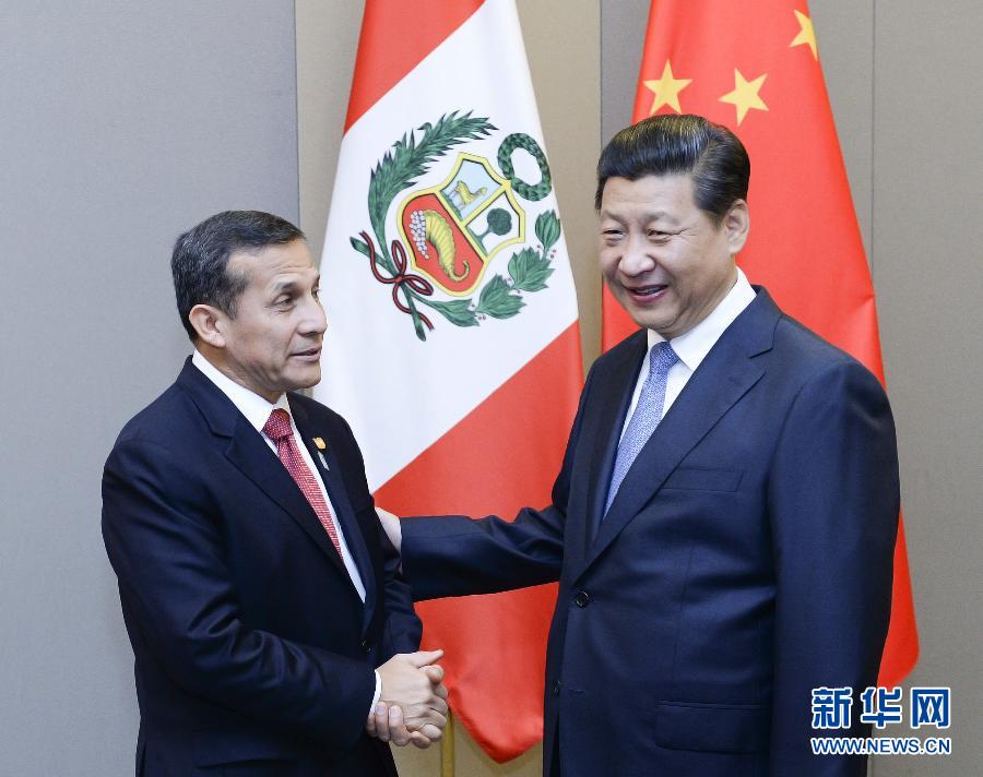 7月16日，國(guó)家主席習(xí)近平在巴西首都巴西利亞會(huì)見(jiàn)秘魯總統(tǒng)烏馬拉。新華社記者 劉建生 攝 