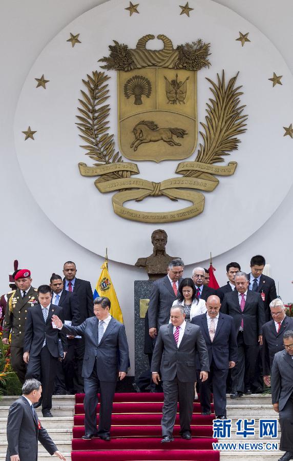 當(dāng)?shù)貢r間7月21日，國家主席習(xí)近平在加拉加斯會見委內(nèi)瑞拉全國代表大會主席卡韋略。 新華社記者 王曄 攝