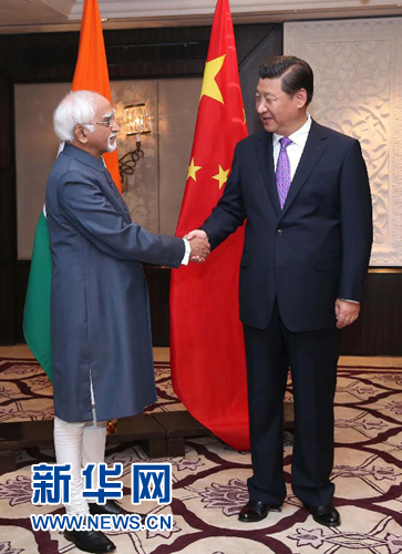 9月18日，國家主席習近平在新德里會見印度副總統(tǒng)兼聯(lián)邦院議長安薩里。 新華社記者 龐興雷 攝