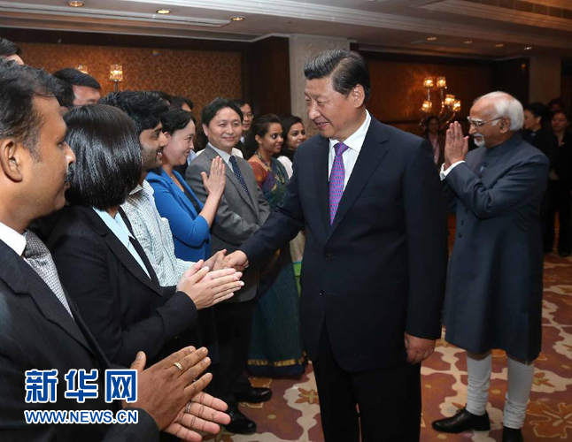 9月18日，國家主席習(xí)近平在印度世界事務(wù)委員會(huì)發(fā)表題為《攜手追尋民族復(fù)興之夢(mèng)》的重要演講。演講結(jié)束后，習(xí)近平接見中印兩國青年代表。新華社記者 龐興雷 攝