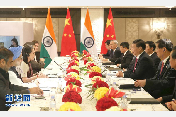 9月19日，國家主席習(xí)近平在新德里會見印度國大黨主席索尼婭&middot;甘地和前總理辛格。 新華社記者姚大偉攝