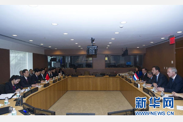 9月23日，出席聯(lián)合國氣候峰會的國家主席習(xí)近平特使、國務(wù)院副總理張高麗在紐約聯(lián)合國總部會見荷蘭首相呂特。 新華社記者 王曄 攝 