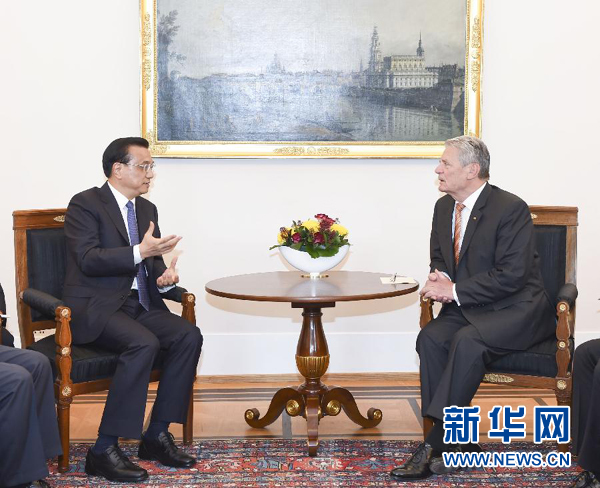 10月10日，國(guó)務(wù)院總理李克強(qiáng)在柏林會(huì)見德國(guó)總統(tǒng)高克。 新華社記者 李學(xué)仁 攝