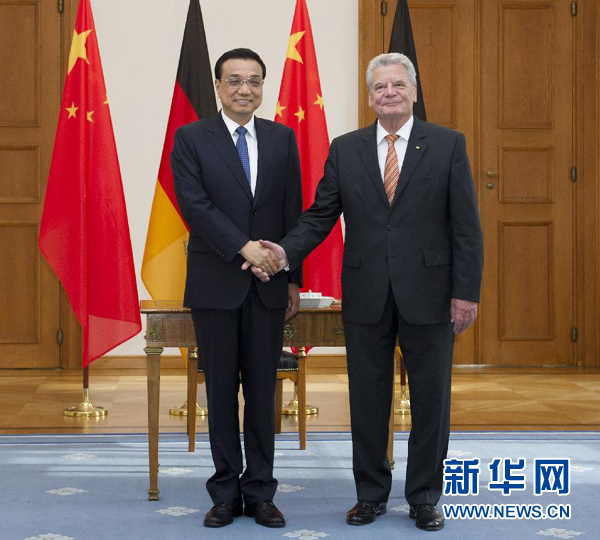 10月10日，國(guó)務(wù)院總理李克強(qiáng)在柏林會(huì)見德國(guó)總統(tǒng)高克。 新華社記者 王曄 攝 