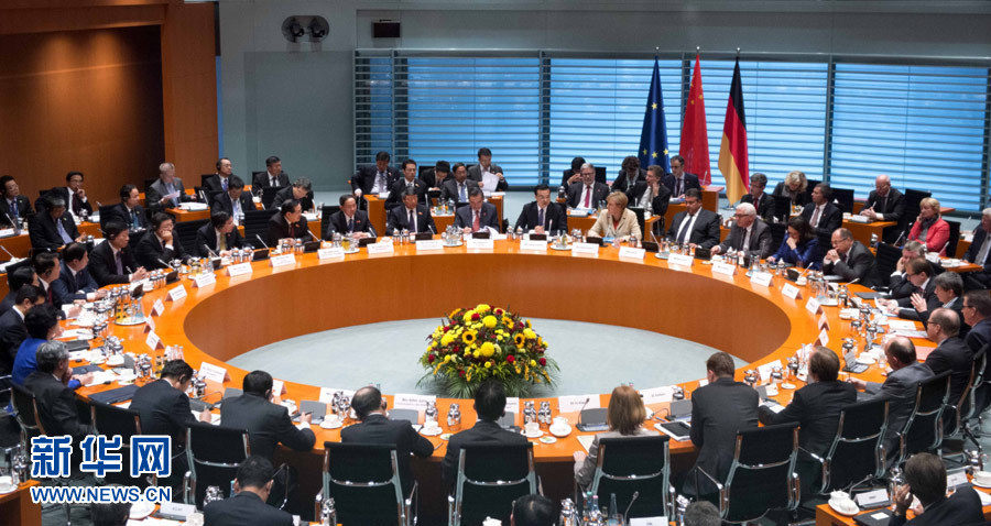 10月10日，中國國務(wù)院總理李克強在柏林與德國總理默克爾共同主持第三輪中德政府磋商。 新華社記者 李學(xué)仁 攝 