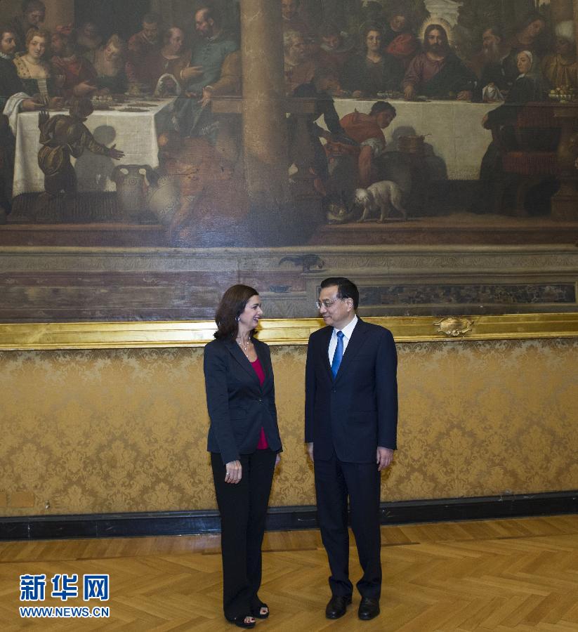 10月15日，中國(guó)國(guó)務(wù)院總理李克強(qiáng)在羅馬會(huì)見(jiàn)意大利眾議長(zhǎng)博爾德里尼。 新華社記者王曄攝 