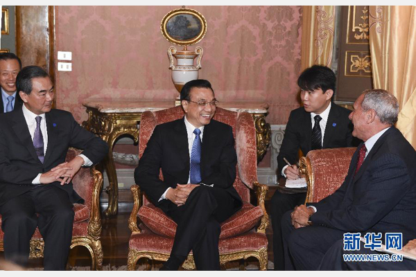 10月15日，中國國務(wù)院總理李克強(qiáng)在羅馬會見意大利參議長格拉索。 新華社記者謝環(huán)馳攝 