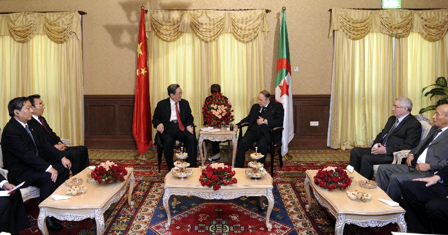 11月2日，正在阿爾及利亞進(jìn)行正式友好訪問的全國(guó)政協(xié)主席俞正聲在阿爾及爾會(huì)見阿總統(tǒng)布特弗利卡。 新華社記者 張鐸 攝