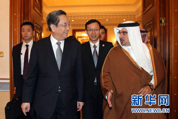 11月6日，正在巴林進(jìn)行正式友好訪問的全國政協(xié)主席俞正聲在麥納麥會見巴林王儲薩勒曼。 新華社記者劉衛(wèi)兵攝