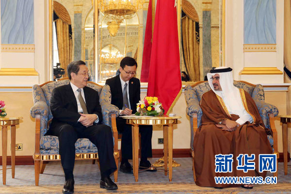 11月6日，正在巴林進(jìn)行正式友好訪問的全國政協(xié)主席俞正聲在麥納麥會見巴林王儲薩勒曼。 新華社記者劉衛(wèi)兵攝