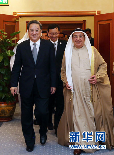 11月6日，正在巴林進(jìn)行正式友好訪問的全國政協(xié)主席俞正聲在麥納麥會見巴林副首相穆罕默德。 新華社記者劉衛(wèi)兵攝