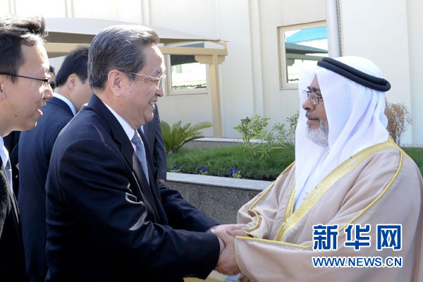 11月6日，正在巴林進(jìn)行正式友好訪問的全國政協(xié)主席俞正聲在麥納麥會見巴林國民議會議長兼眾議長扎赫拉尼。 新華社記者 張鐸 攝