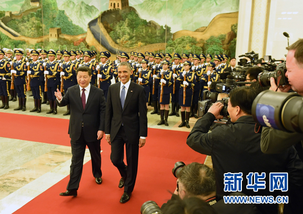 11月12日，國(guó)家主席習(xí)近平在北京人民大會(huì)堂舉行歡迎儀式，歡迎美國(guó)總統(tǒng)奧巴馬對(duì)中國(guó)進(jìn)行國(guó)事訪問(wèn)。 新華社記者 劉建生 攝