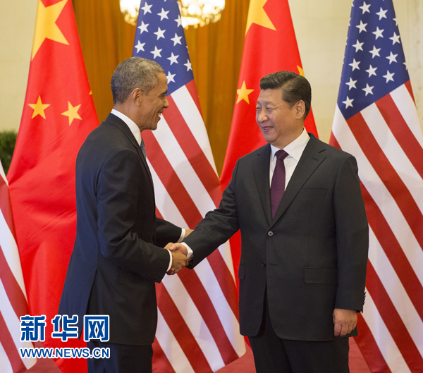 11月12日，國(guó)家主席習(xí)近平在北京人民大會(huì)堂舉行歡迎儀式，歡迎美國(guó)總統(tǒng)奧巴馬對(duì)中國(guó)進(jìn)行國(guó)事訪問(wèn)。 新華社記者 李學(xué)仁 攝