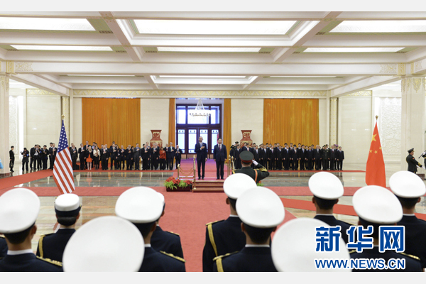 11月12日，國(guó)家主席習(xí)近平在北京人民大會(huì)堂舉行歡迎儀式，歡迎美國(guó)總統(tǒng)奧巴馬對(duì)中國(guó)進(jìn)行國(guó)事訪問(wèn)。 新華社記者 馬占成 攝