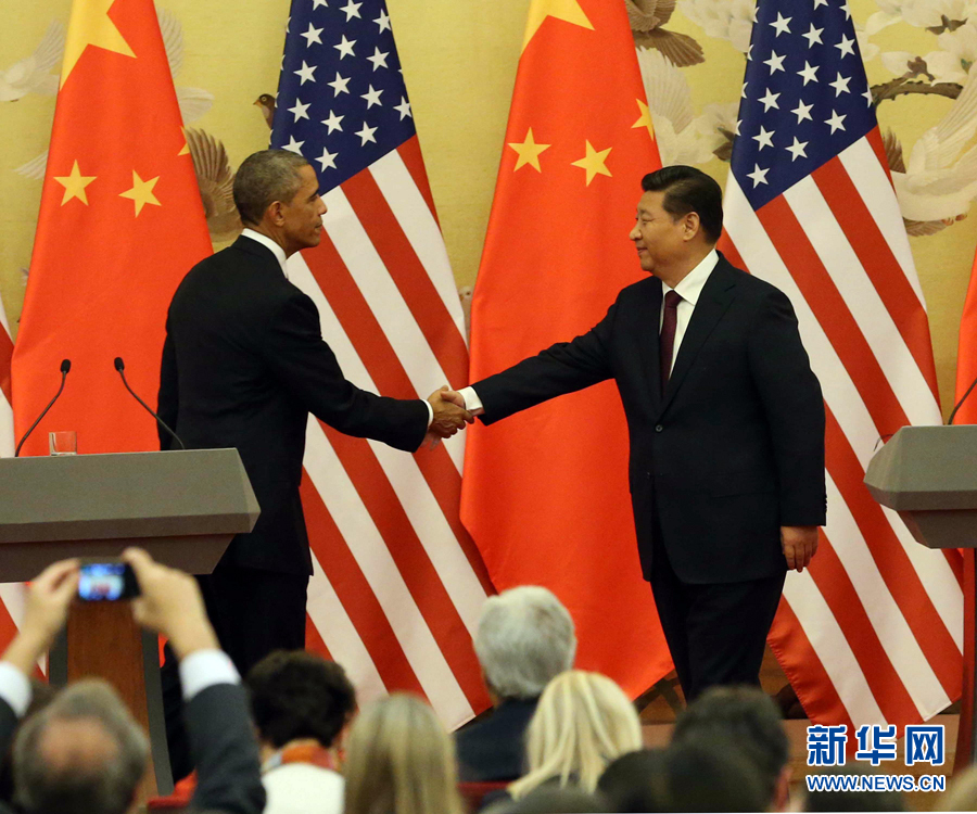 11月12日，國家主席習近平在北京人民大會堂與來訪的美國總統(tǒng)奧巴馬舉行會談后，共同會見記者。 新華社記者 劉衛(wèi)兵 攝