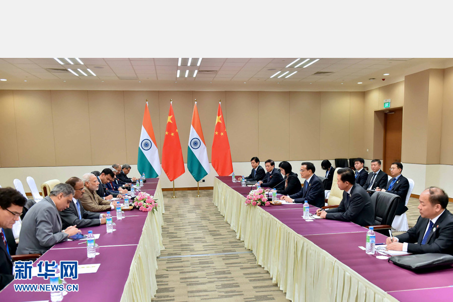 11月13日，中國國務院總理李克強在緬甸內比都會見印度總理莫迪。 新華社記者 李濤 攝