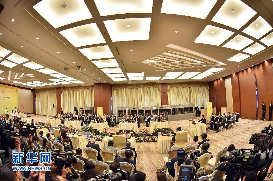 11月13日，中國國務院總理李克強在緬甸內(nèi)比都出席第17次中國－東盟（10+1）領導人會議。 新華社記者 李濤 攝