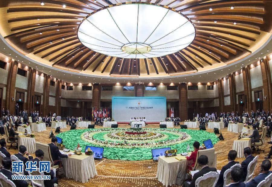 11月13日，中國(guó)國(guó)務(wù)院總理李克強(qiáng)在緬甸首都內(nèi)比都出席第17次東盟與中日韓（10+3）領(lǐng)導(dǎo)人會(huì)議。 新華社記者 王曄 攝