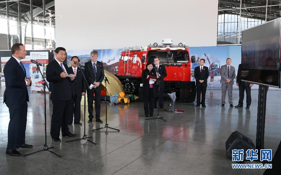 這是習(xí)近平和阿博特通過視頻連線同中澳南極科考站工作人員通話。新華社記者 姚大偉 攝 