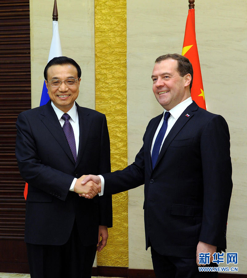 12月15日，中國(guó)國(guó)務(wù)院總理李克強(qiáng)在阿斯塔納會(huì)見(jiàn)俄羅斯總理梅德韋杰夫。 新華社記者 饒愛(ài)民 攝