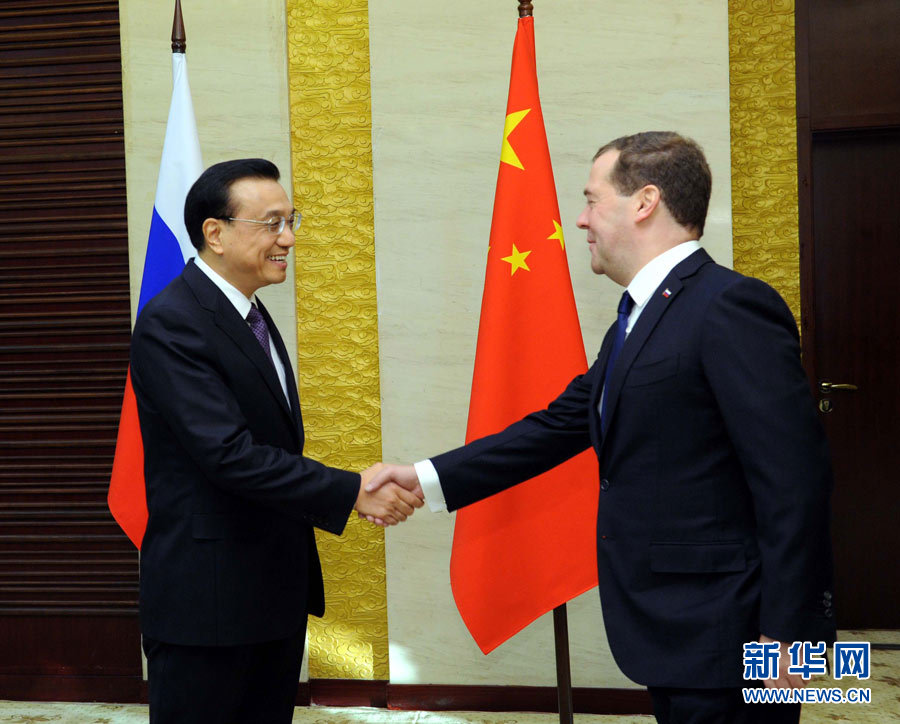 12月15日，中國(guó)國(guó)務(wù)院總理李克強(qiáng)在阿斯塔納會(huì)見(jiàn)俄羅斯總理梅德韋杰夫。 新華社記者 饒愛(ài)民 攝
