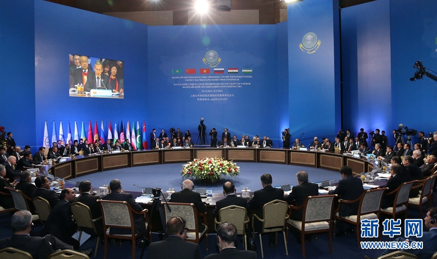 12月15日，中國(guó)國(guó)務(wù)院總理李克強(qiáng)在阿斯塔納出席上海合作組織成員國(guó)政府首腦理事會(huì)第十三次會(huì)議。 新華社記者 龐興雷 攝