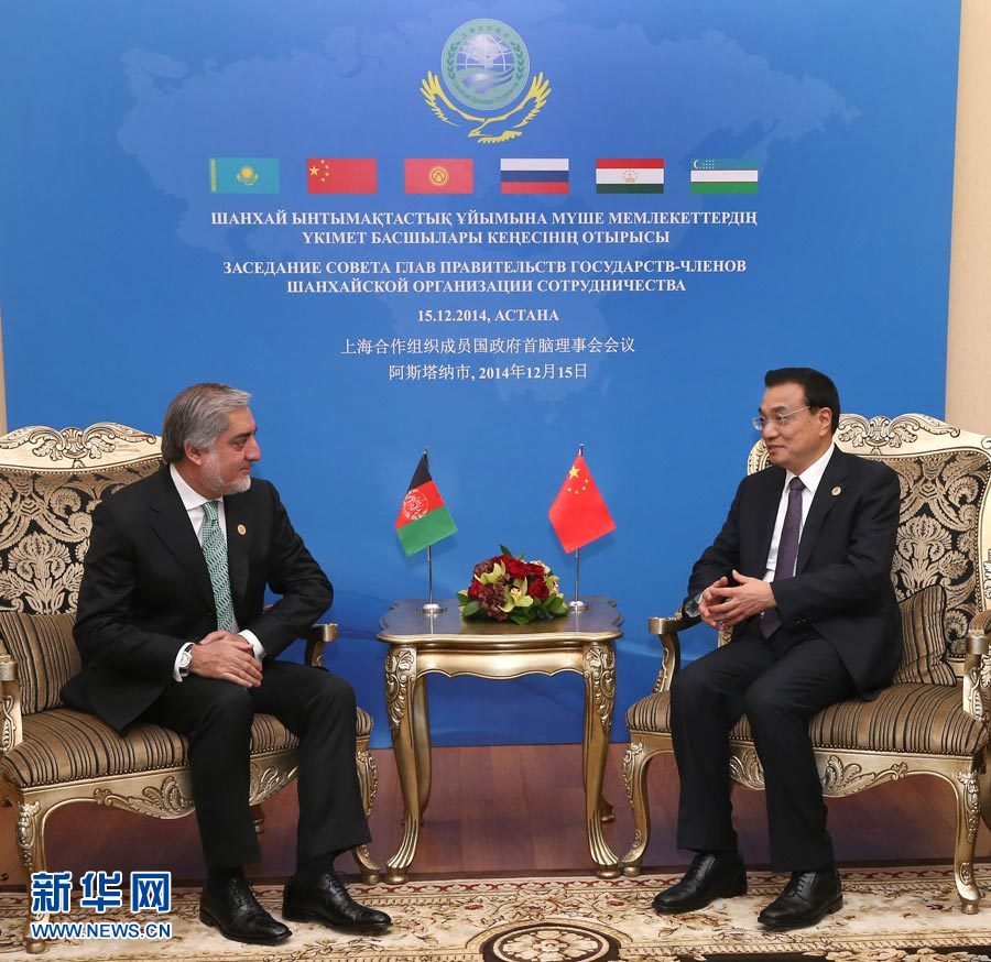 12月15日，中國國務(wù)院總理李克強(qiáng)在阿斯塔納會見阿富汗首席執(zhí)行官阿卜杜拉。 新華社記者 龐興雷 攝