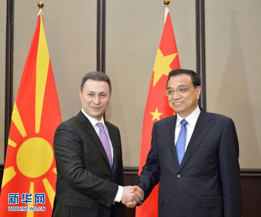 12月17日，中國國務(wù)院總理李克強(qiáng)在貝爾格萊德會見馬其頓總理格魯埃夫斯基。 新華社記者劉力航攝 