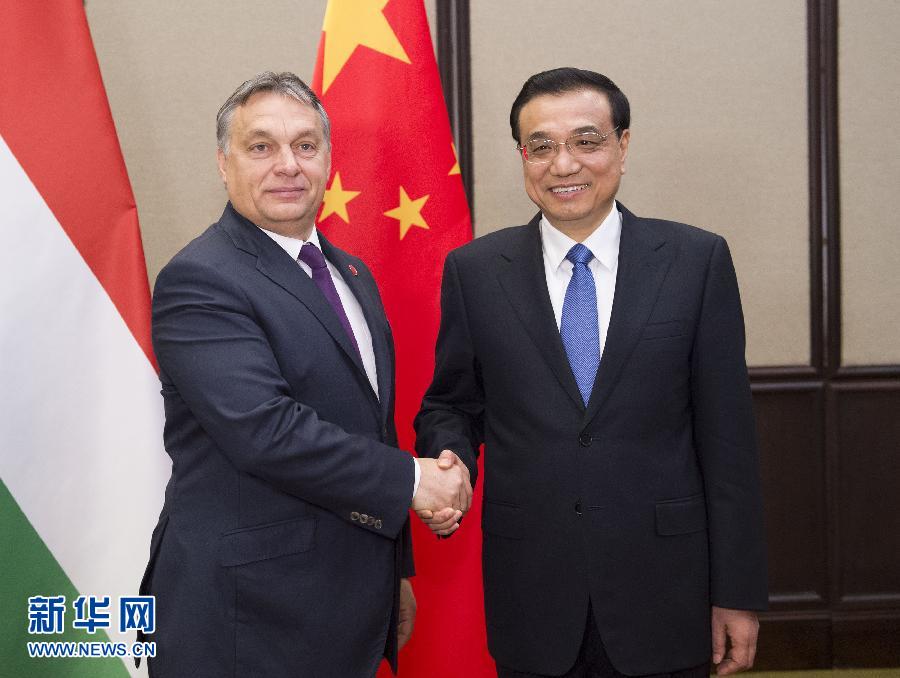12月17日，中國國務(wù)院總理李克強(qiáng)在貝爾格萊德會見匈牙利總理歐爾班。 新華社記者黃敬文攝 