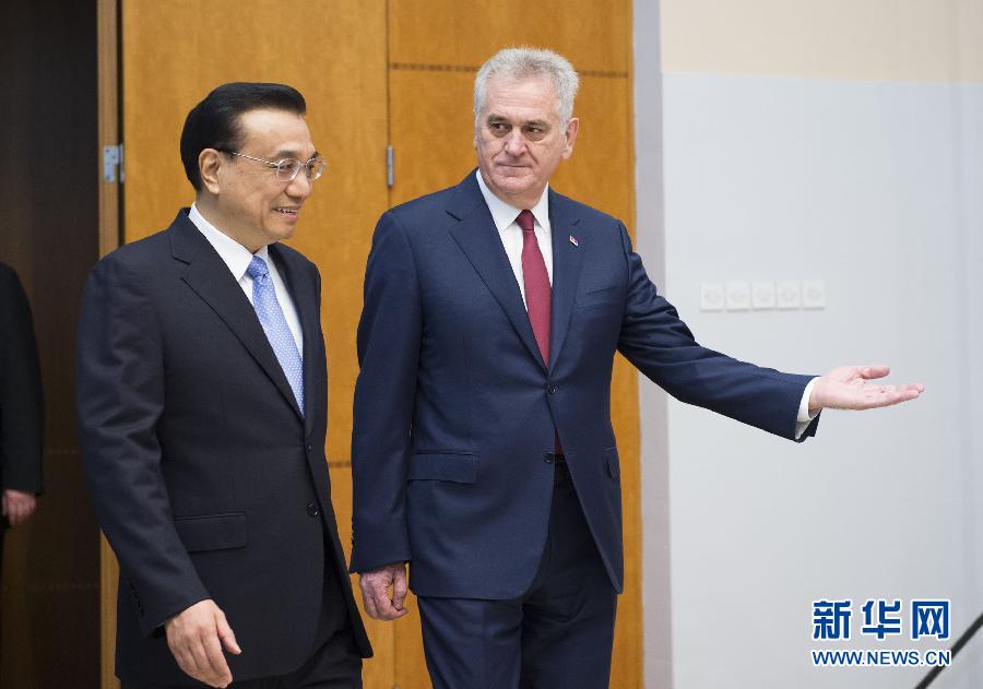 12月18日，國務院總理李克強在貝爾格萊德會見塞爾維亞總統(tǒng)尼科利奇。 新華社記者 黃敬文 攝 