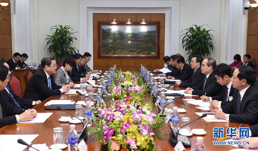 12月25日至27日，中共中央政治局常委、全國政協(xié)主席俞正聲對越南進(jìn)行正式訪問。這是12月26日，俞正聲在河內(nèi)與越南祖國陣線主席阮善仁舉行會(huì)談。 新華社記者馬占成攝