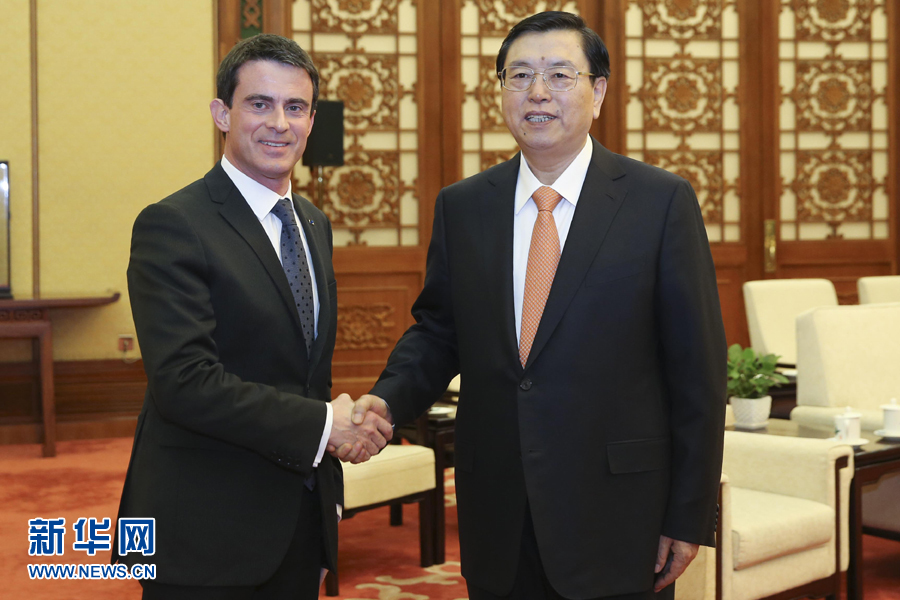 1月30日，全國人大常委會委員長張德江在北京人民大會堂會見法國總理瓦爾斯。 新華社記者丁林 攝 