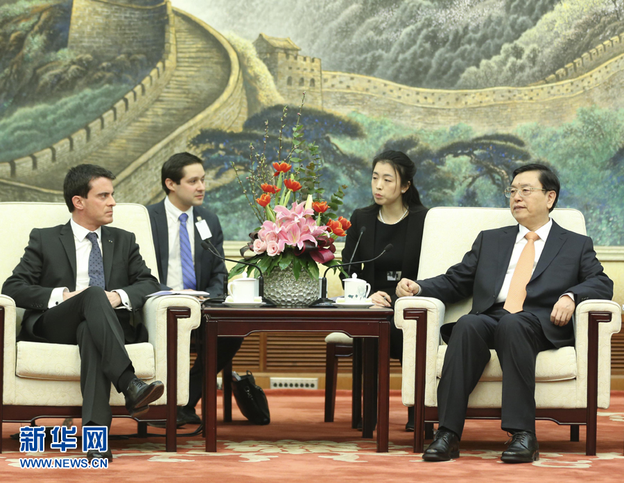 1月30日，中國全國人大常委會委員長張德江在北京人民大會堂會見法國總理瓦爾斯。 新華社記者丁林 攝 