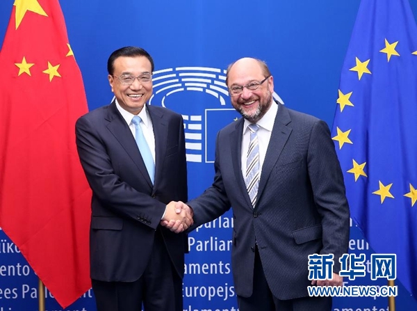 當(dāng)?shù)貢r(shí)間6月29日上午，國(guó)務(wù)院總理李克強(qiáng)在布魯塞爾會(huì)見(jiàn)歐洲議會(huì)議長(zhǎng)舒爾茨。 新華社記者 龐興雷 攝