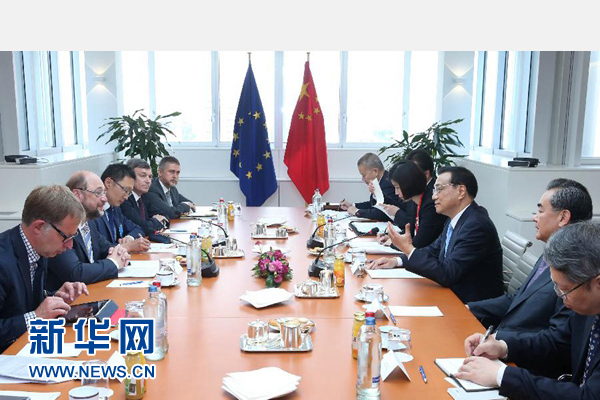 當(dāng)?shù)貢r(shí)間6月29日上午，國(guó)務(wù)院總理李克強(qiáng)在布魯塞爾會(huì)見(jiàn)歐洲議會(huì)議長(zhǎng)舒爾茨。 新華社記者 龐興雷 攝
