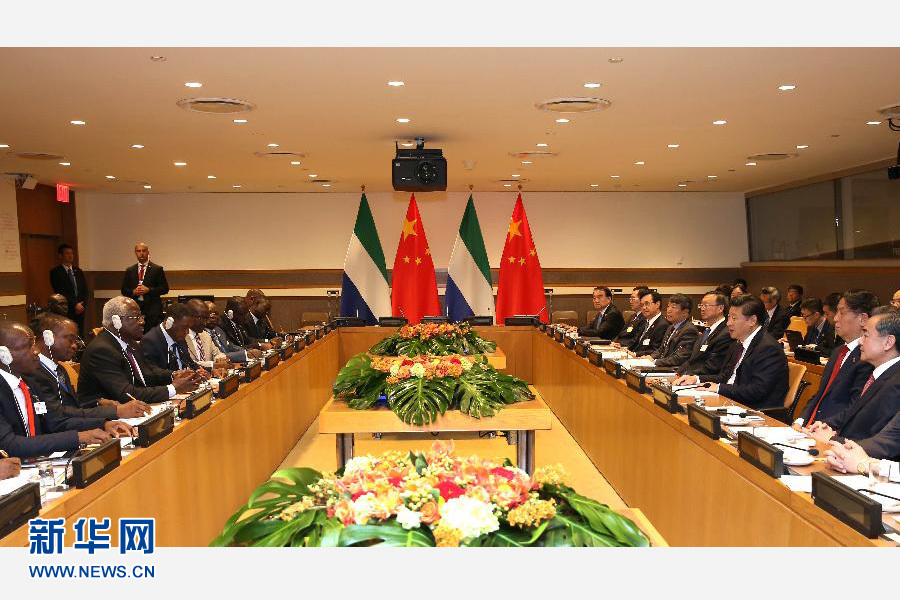 9月27日，國家主席習近平在紐約會見塞拉利昂總統(tǒng)科羅馬。新華社記者 龐興雷 攝