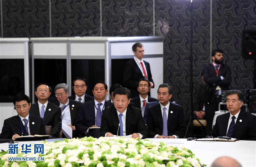  11月15日，金磚國家領(lǐng)導(dǎo)人非正式會(huì)晤在土耳其安塔利亞舉行，中國國家主席習(xí)近平、俄羅斯總統(tǒng)普京、印度總理莫迪、南非總統(tǒng)祖馬、巴西總統(tǒng)羅塞夫出席。習(xí)近平在會(huì)上發(fā)表題為《開拓機(jī)遇應(yīng)對(duì)挑戰(zhàn)》的重要講話。 新華社記者 饒愛民 攝 