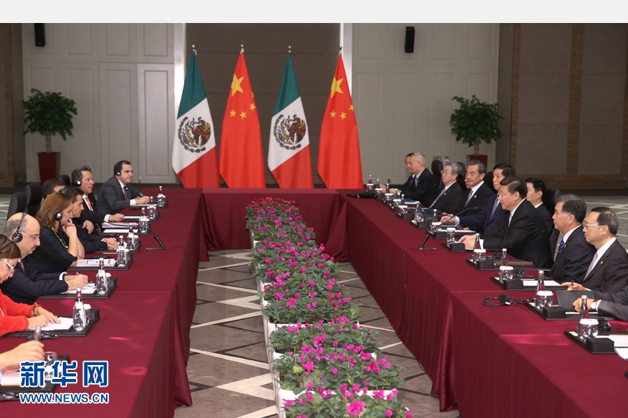11月16日，國家主席習(xí)近平在土耳其安塔利亞會見墨西哥總統(tǒng)培尼亞。 新華社記者 馬占成 攝