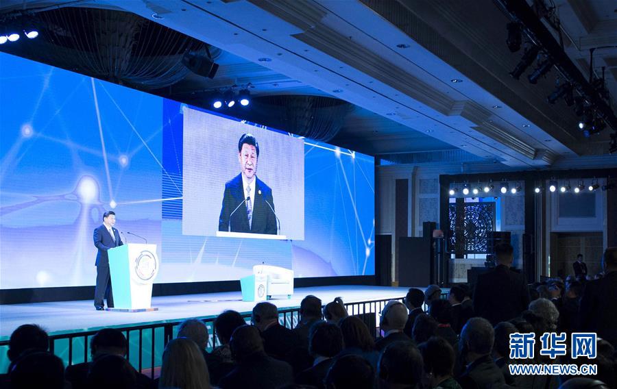 11月18日，國家主席習(xí)近平在菲律賓馬尼拉出席亞太經(jīng)合組織（APEC）工商領(lǐng)導(dǎo)人峰會(huì)并發(fā)表主旨演講。 新華社記者 王曄 攝 