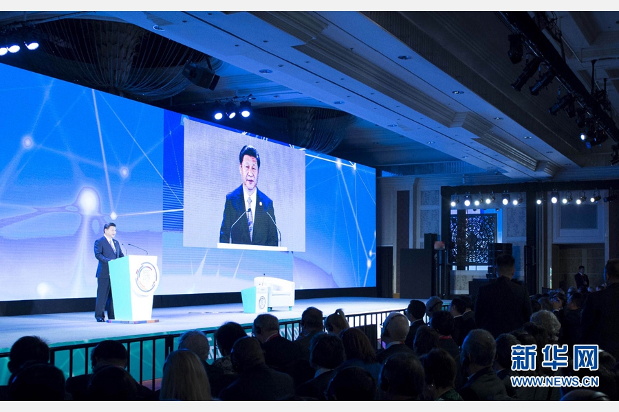 11月18日，國(guó)家主席習(xí)近平在菲律賓馬尼拉出席亞太經(jīng)合組織（APEC）工商領(lǐng)導(dǎo)人峰會(huì)并發(fā)表主旨演講。 新華社記者 王曄 攝