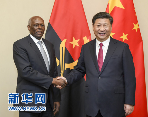 12月3日，國家主席習(xí)近平在約翰內(nèi)斯堡會見安哥拉總統(tǒng)多斯桑托斯。 新華社記者 謝環(huán)馳 攝