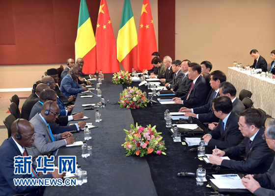 12月3日，國(guó)家主席習(xí)近平在約翰內(nèi)斯堡會(huì)見馬里總統(tǒng)凱塔。新華社記者 李濤 攝