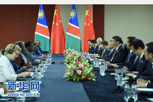 12月4日，國家主席習近平在約翰內斯堡會見納米比亞總統(tǒng)根哥布。 新華社記者 張鐸 攝