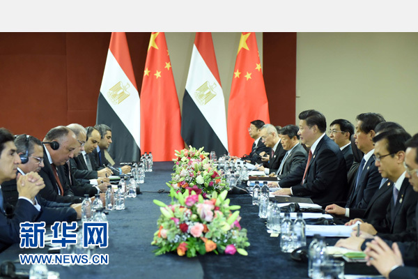 12月4日，國(guó)家主席習(xí)近平在約翰內(nèi)斯堡會(huì)見埃及總理伊斯梅爾。新華社記者 張鐸 攝 