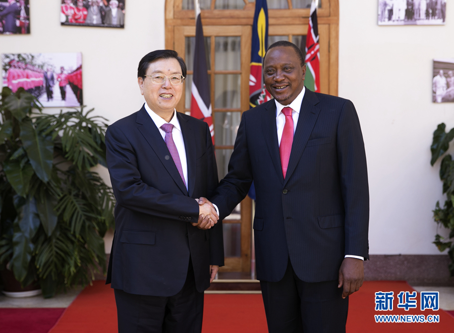 3月23日至26日，全國人大常委會委員長張德江對肯尼亞進行正式友好訪問。這是3月24日，張德江在肯尼亞首都內(nèi)羅畢會見肯尼亞總統(tǒng)肯雅塔。 新華社記者馬占成攝
